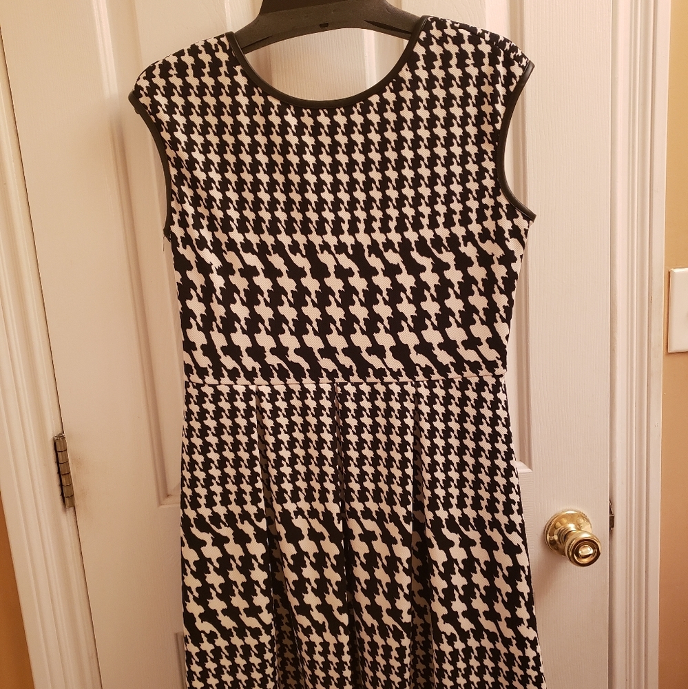 NWOT Tiana dress. - Picture 3 of 6